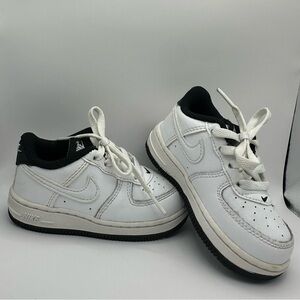 Nike White/Black Air Force 1 AF1 ESS Low Sneakers Size 6C DV1342-100